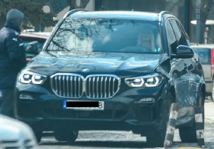 Крадци посегнаха на джипа на Натали Трифонова