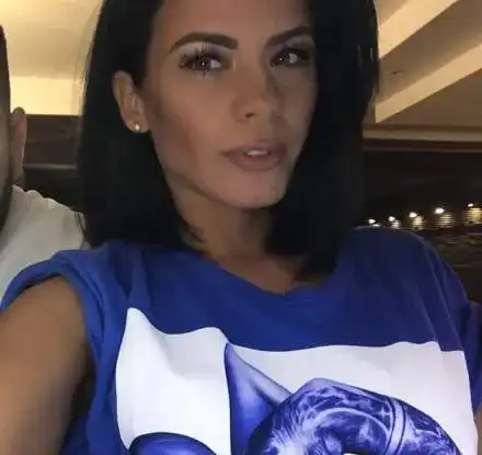 Криско сменя памперсите на сина си