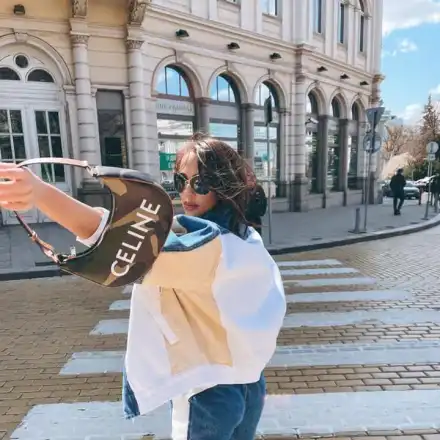 Криза! Николета Лозанова разпродава дрехите си (Моделката иска 200 лева за носена тениска)