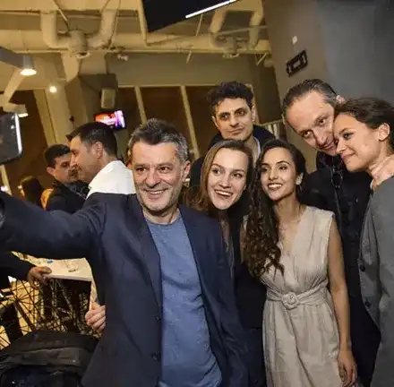 Куката дава любовни съвети в уебсериал