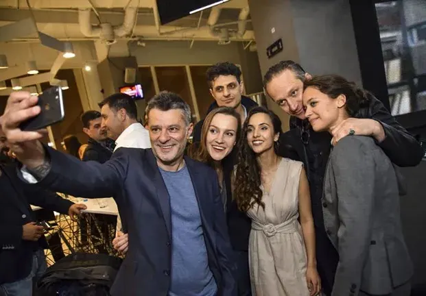 Куката дава любовни съвети в уебсериал
