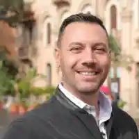 Лео Бианки влиза в Съни Бийч