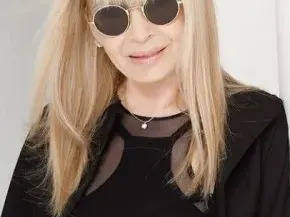 Лили Иванова се ваксинира със Спутник? (Примата близка с Путин, сложи си руската ваксина)