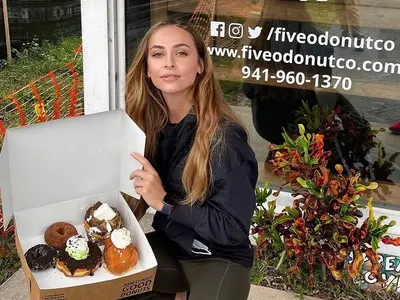 Лолита глези Гришо с домашни хамбургери