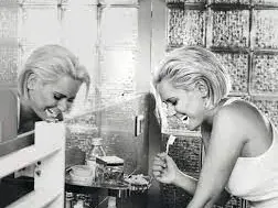 Лора Крумова съвсем се запусна, а някога се снимаше без дрехи (Горещи снимки)