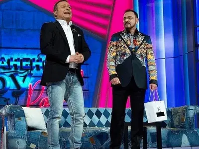 Лорд Евгени Минчев с модни забележки: Емилия - беж палтенце да бягаме, много плат и плът при Деси Стоянова и още + СНИМКИ