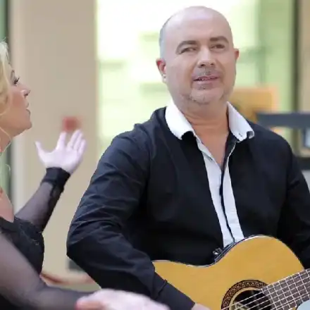 Макар и разведен, Орхан Мурад още живее с бившата