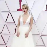 Мария Бакалова с бижута за над 10 млн. долара на наградите „Оскар“! Актрисата купонясва с Парис Хилтън и Риана (Снимки)