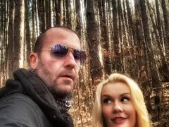Мария и Нойзи на разходка в планината!