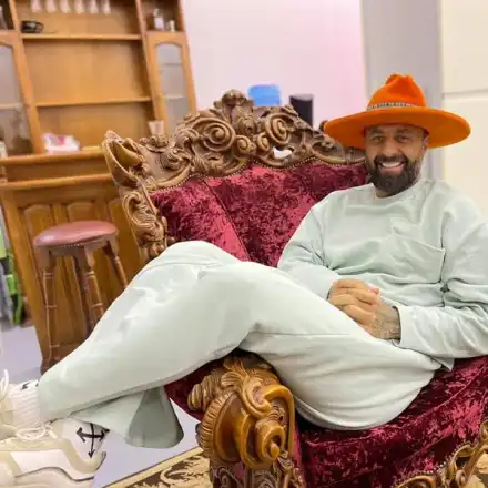 Менте DJ  Дамян събира пари от феновете си