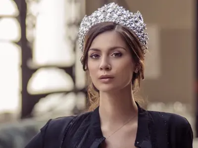 Мис България заголи бюст