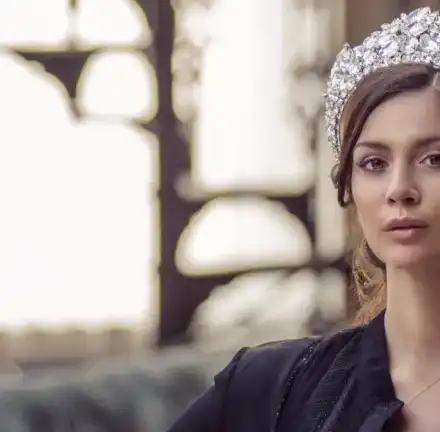 Мис България заголи бюст