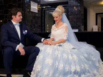 Мисис Баба официално разведена (Снимки)