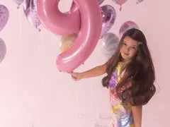 Николета Лозанова накипри щерка си като Барби