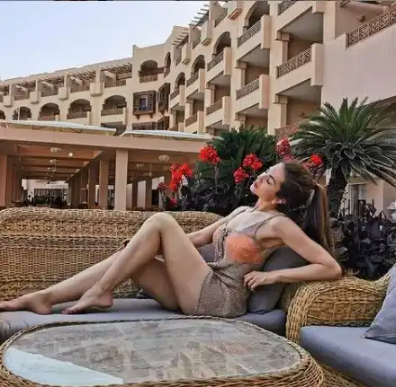 Обра точките! Райна пръска сексапил