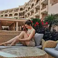 Обра точките! Райна пръска сексапил