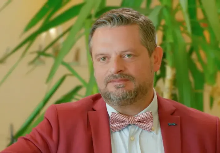 Парушев от „Ол инклузив” едва не убил зрителка по време на представление