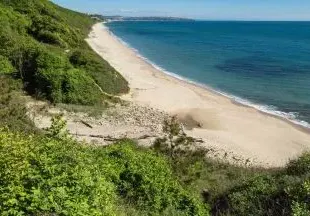 Posh SUVs of “eco” tourists till the dunes at Irakli VIDEO