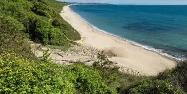 Posh SUVs of “eco” tourists till the dunes at Irakli VIDEO