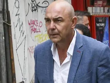 Щерка в пубертета къса нервите на Калин Сърменов, внучката реве от актьора