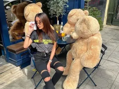 Щерката на Фатик пие кафе с мечки