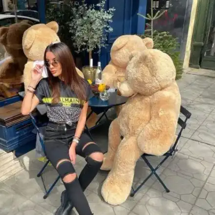 Щерката на Фатик пие кафе с мечки