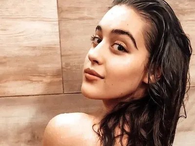 Щерката на Гала не иска да показва бременно коремче