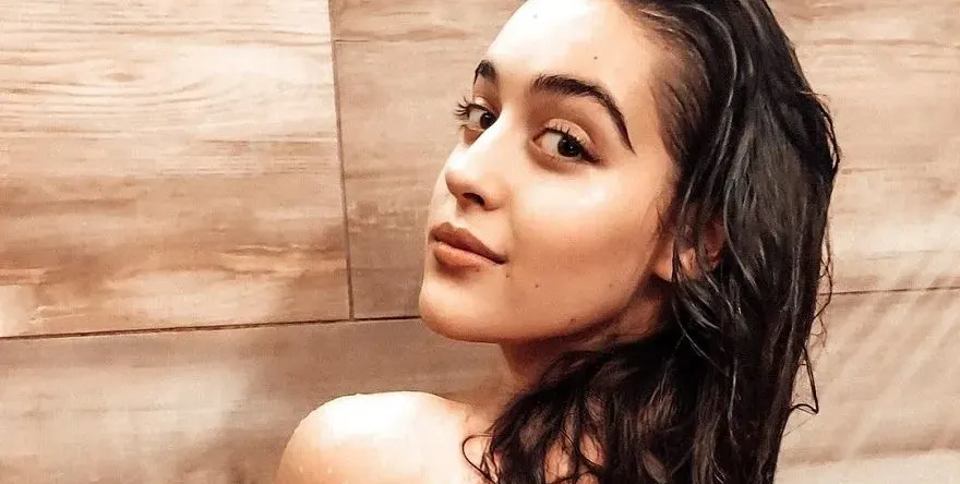 Щерката на Гала не иска да показва бременно коремче