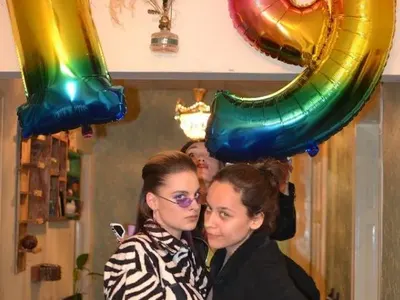 Щерката на Вергов празнува рожден ден с артисти (СНИМКИ)