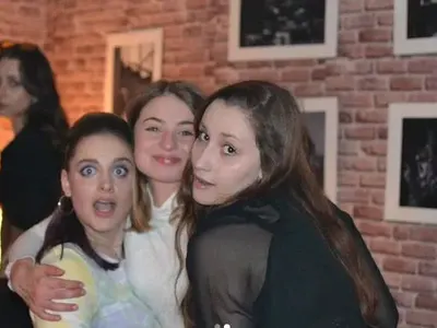 Щерката на Вергов празнува рожден ден с артисти (СНИМКИ)