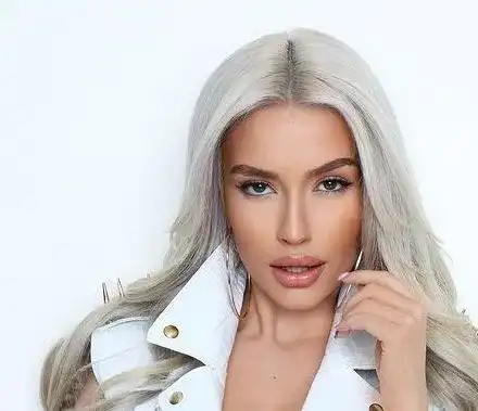 Тита обра точките с бяло деколте! (Фото в галерия)