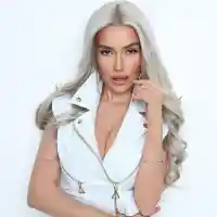 Тита обра точките с бяло деколте! (Фото в галерия)