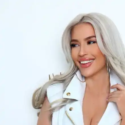 Тита вече е брюнетка (Виж тук)