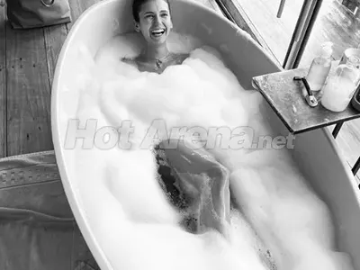 Ваната – любима снимачна площадка на бг звездите (Кой какви ги върши, горещи снимки)