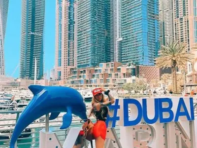 Вместо в тъмната стаичка: Диона със селфи от Дубай