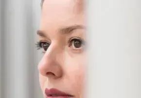 Алекс Сърчаджиева разкрива с пиеса драмите в живота си