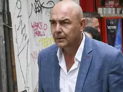 Щерка в пубертета къса нервите на Калин Сърменов, внучката реве от актьора
