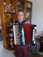 Мъка: Хисарския поп хвана патериците, набира средства за операция