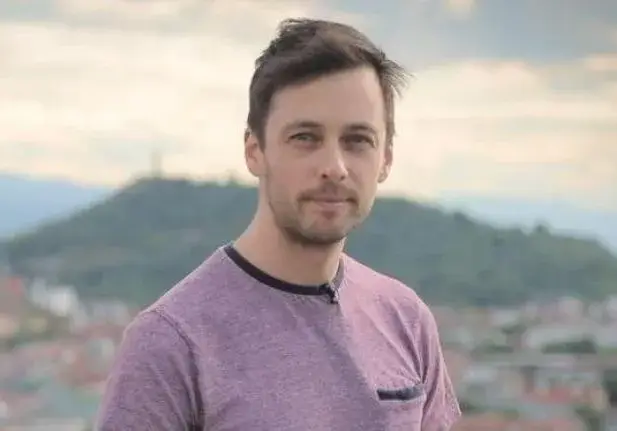 Бойко Кръстанов проиграл всичките си пари в казино (Актьорът не познава баща си, изоставил ги с майка му и брат му)