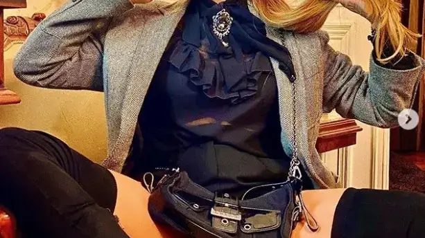 Есил Дюран започна работа в... театър (Певицата окончателно заряза чалгата)