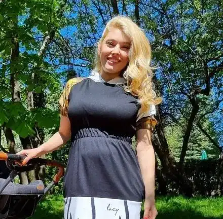 Ева Веселинова 2 часа приготвя децата за разходка