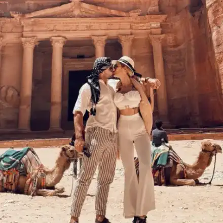 Гани сред камили – чака Индиана Джоунс