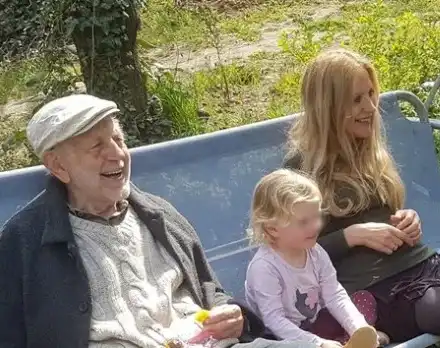 Ицко Финци играе балет на 88