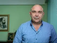 Калин Сърменов остана без роли в театъра заради ръста си