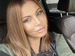 Камелия смени и косата