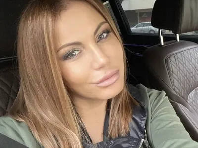 Камелия смени и косата