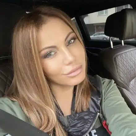 Камелия смени и косата