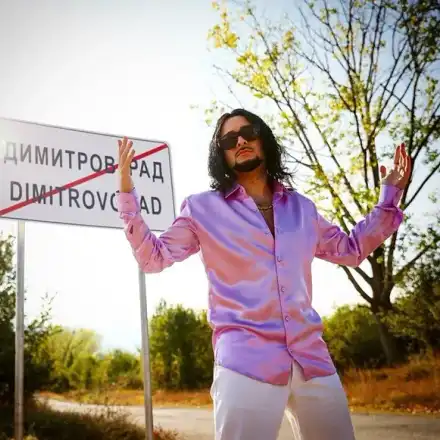 Криско официално става чалгаджия