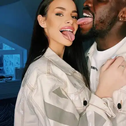 Мацката на Али Соу за силикона: Гърдите ми са натурални! (Горещо фото)