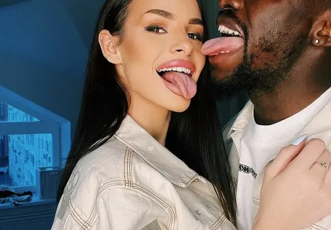 Мацката на Али Соу за силикона: Гърдите ми са натурални! (Горещо фото)